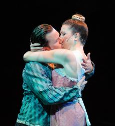 Julia & Jeff kissing