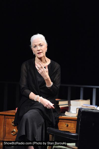 Linda Thorson as Violet Weston